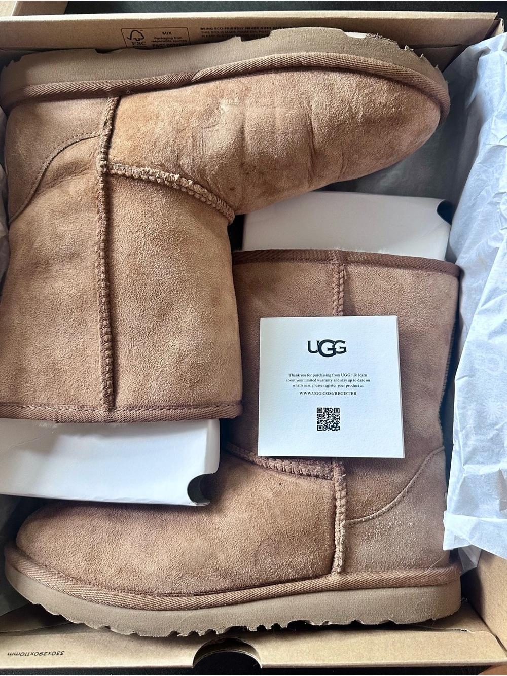 UGG Kids Classic II Chestnut Boots Size 6 Youth w/ Box - Picture 9 of 9